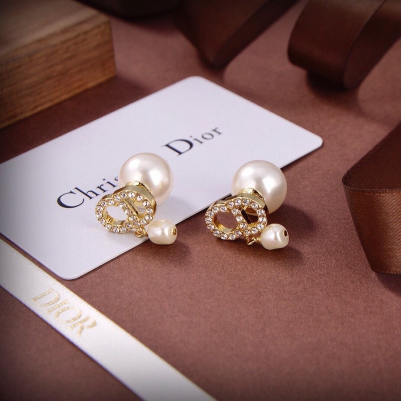 chr1st1an D10r earrings